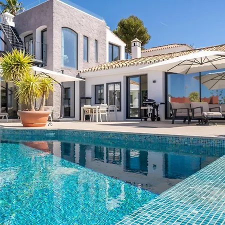 Stunning In Urban,puerto De Estep, With Outdoor Swimming Pool, Wifi And Swimming Pool Holiday home Estepona